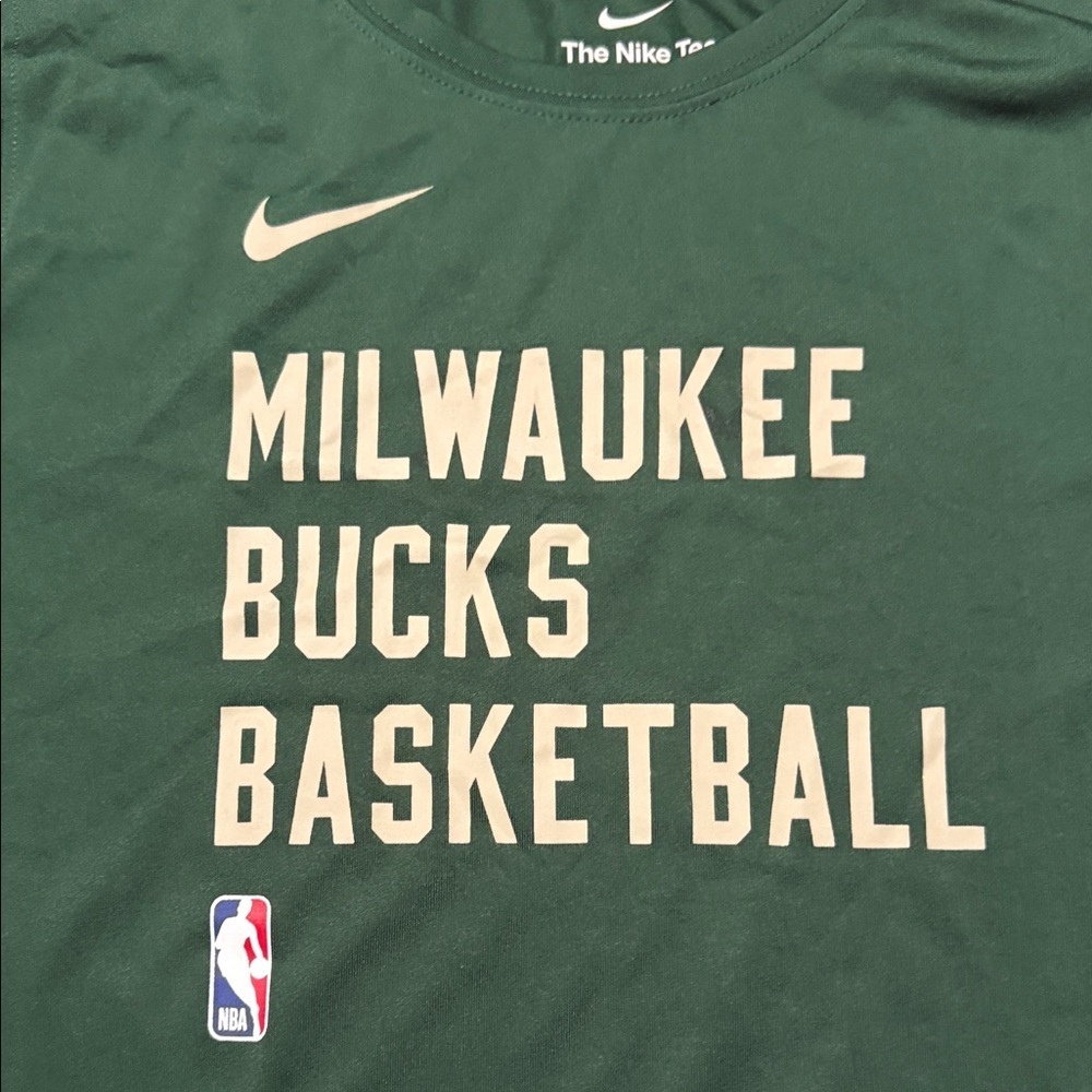Nike Kid’s Green Milwaukee Bucks Basketball Long Sleeve Shirt Dri-Fit Size Large - Picture 2 of 7